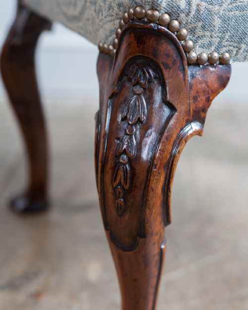ATTRACTIVE 19TH CENTURY WALNUT STOOL - ADDITIONAL PHOTO 5