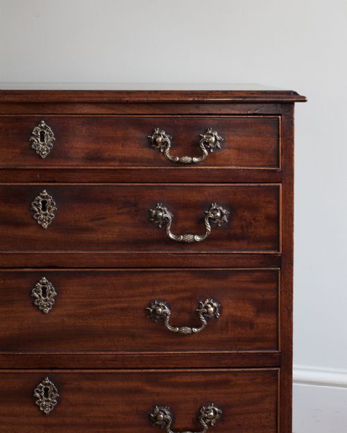 GOOD QUALITY GEORGE III MAHOGANY CHEST OF DRAWERS - ADDITIONAL PHOTO 2