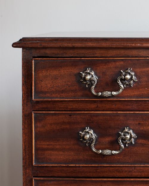 GOOD QUALITY GEORGE III MAHOGANY CHEST OF DRAWERS - ADDITIONAL PHOTO 3