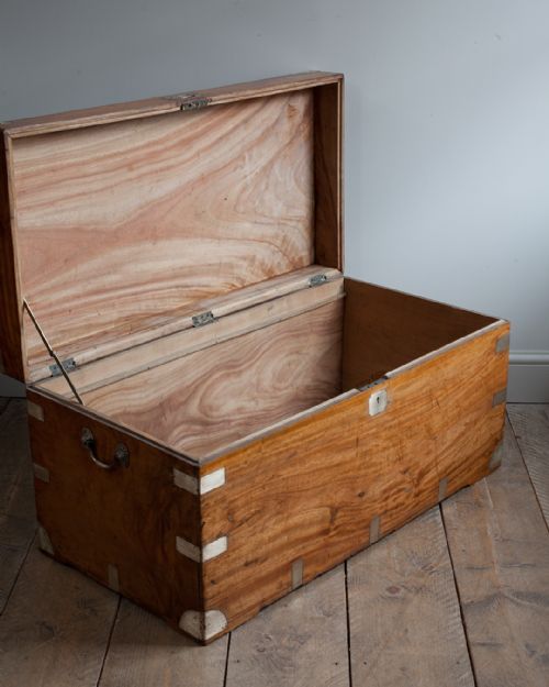19TH CENTURY BRASS BOUND CAMPHOR WOOD CHEST - ADDITIONAL PHOTO 4
