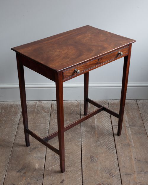 GEORGIAN MAHOGANY SIDE TABLE - ADDITIONAL PHOTO 1