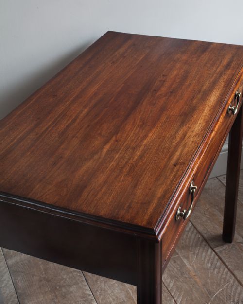 GEORGIAN MAHOGANY SIDE TABLE OF GOOD COLOUR - ADDITIONAL PHOTO 2