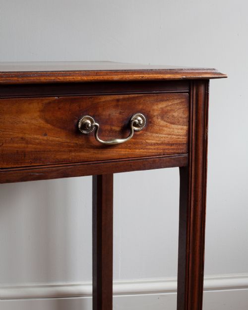GEORGIAN MAHOGANY SIDE TABLE OF GOOD COLOUR - ADDITIONAL PHOTO 4