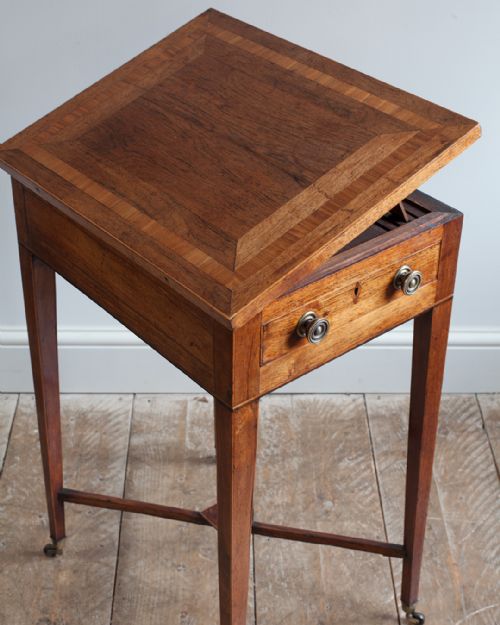 AN ELEGANT LATE 18TH CENTURY ROSEWOOD READING TABLE - ADDITIONAL PHOTO 3