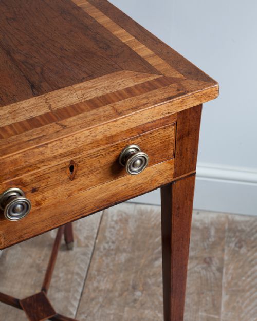 AN ELEGANT LATE 18TH CENTURY ROSEWOOD READING TABLE - ADDITIONAL PHOTO 4