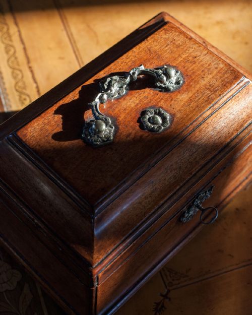 GEORGE III MAHOGANY TEA CADDY - ADDITIONAL PHOTO 6