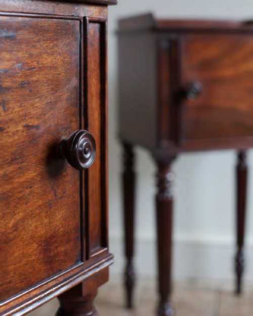 PAIR OF FINE QUALITY REGENCY NIGHTSTANDS - ADDITIONAL PHOTO 5