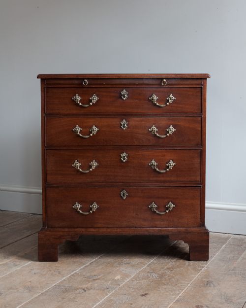GEORGE III MAHOGANY CHEST OF DRAWERS - ADDITIONAL PHOTO 1