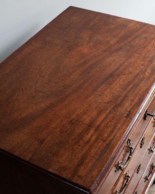 GEORGE III MAHOGANY CHEST OF DRAWERS - ADDITIONAL PHOTO 2