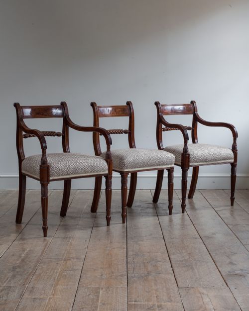 FINE QUALITY SET OF 10 REGENCY MAHOGANY DINING CHAIRS - ADDITIONAL PHOTO 1