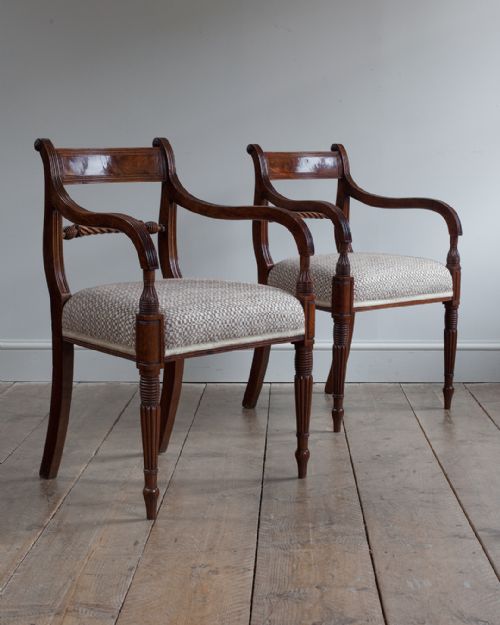 FINE QUALITY SET OF 10 REGENCY MAHOGANY DINING CHAIRS - ADDITIONAL PHOTO 2