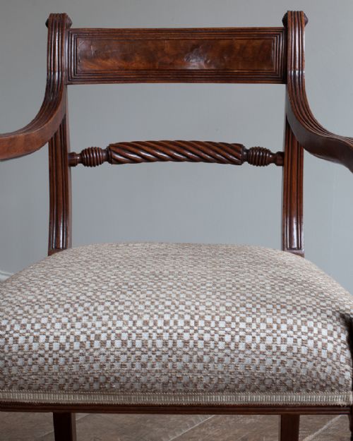 FINE QUALITY SET OF 10 REGENCY MAHOGANY DINING CHAIRS - ADDITIONAL PHOTO 3
