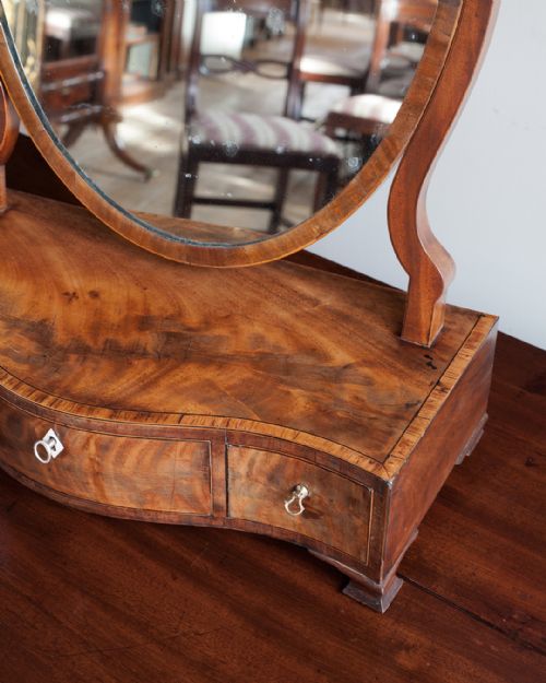 GEORGIAN MAHOGANY SERPENTINE TOILET MIRROR - ADDITIONAL PHOTO 1