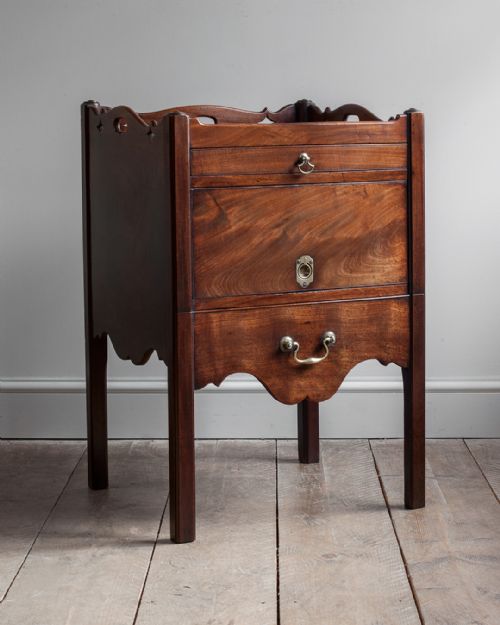 george iii mahogany tray top commode - CATEGORY: ANTIQUE CUPBOARDS - DATED 18TH CENTURY