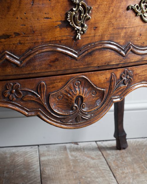 FRENCH LATE 18TH CENTURY WALNUT SERPENTINE COMMODE - ADDITIONAL PHOTO 3