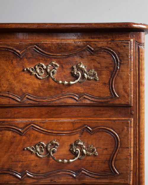 FRENCH LATE 18TH CENTURY WALNUT SERPENTINE COMMODE - ADDITIONAL PHOTO 5