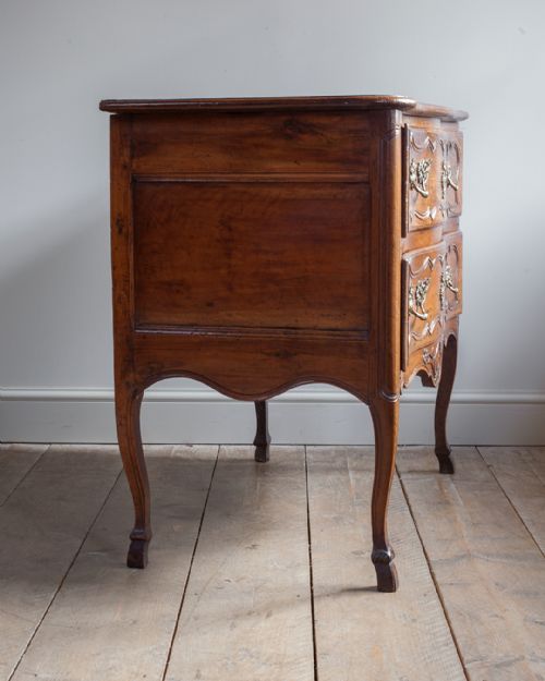 FRENCH LATE 18TH CENTURY WALNUT SERPENTINE COMMODE - ADDITIONAL PHOTO 6