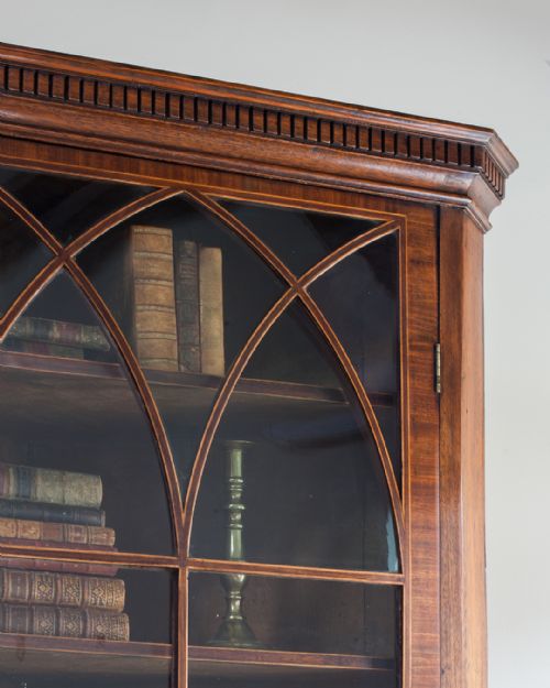 GEORGE III MAHOGANY FLOOR STANDING CORNER CUPBOARD - ADDITIONAL PHOTO 3