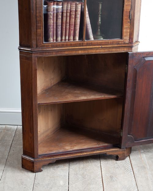 GEORGE III MAHOGANY FLOOR STANDING CORNER CUPBOARD - ADDITIONAL PHOTO 5
