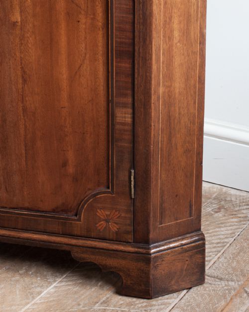 GEORGE III MAHOGANY FLOOR STANDING CORNER CUPBOARD - ADDITIONAL PHOTO 7