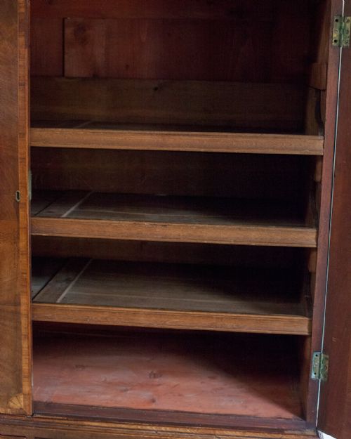 GEORGE III MAHOGANY LINEN PRESS - ADDITIONAL PHOTO 3