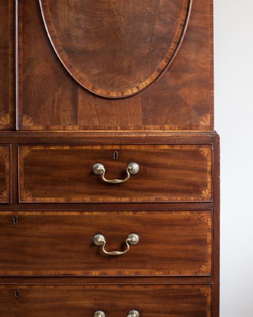GEORGE III MAHOGANY LINEN PRESS - ADDITIONAL PHOTO 6