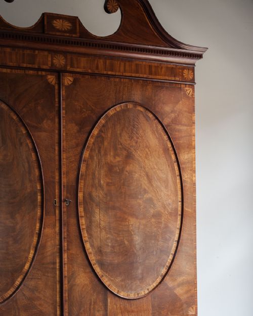 GEORGE III MAHOGANY LINEN PRESS - ADDITIONAL PHOTO 8