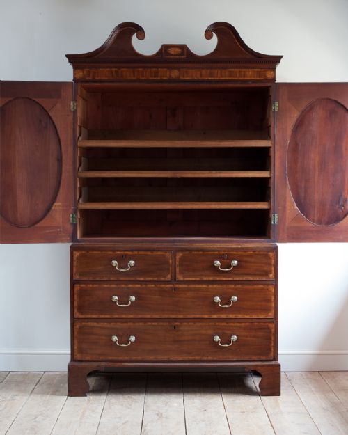 GEORGE III MAHOGANY LINEN PRESS - ADDITIONAL PHOTO 10
