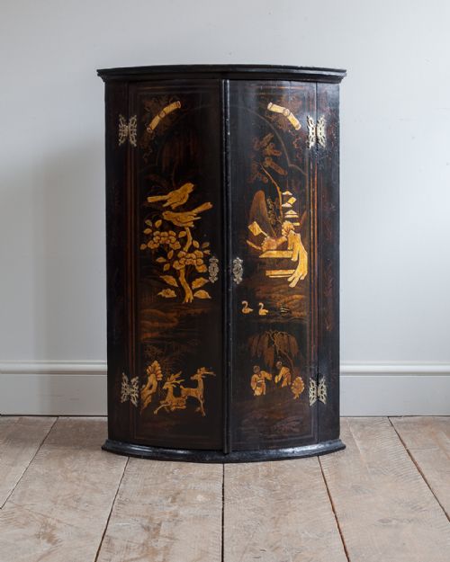 18TH CENTURY LACQUERED BOWFRONT CORNER CUPBOARD - ADDITIONAL PHOTO 1