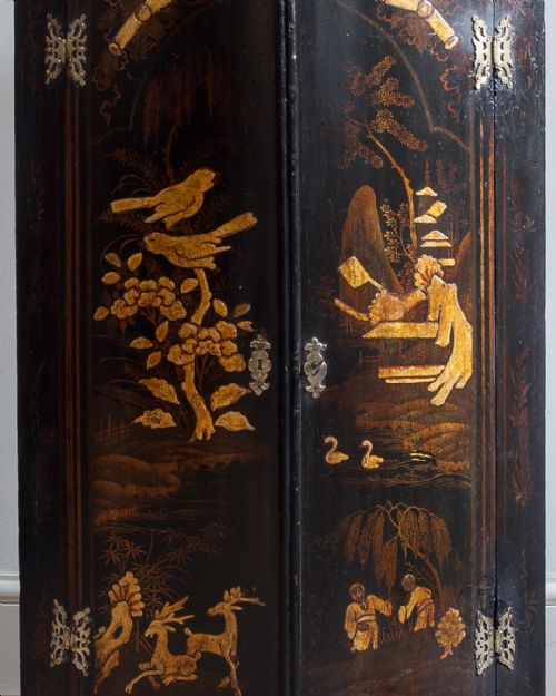 18TH CENTURY LACQUERED BOWFRONT CORNER CUPBOARD - ADDITIONAL PHOTO 5
