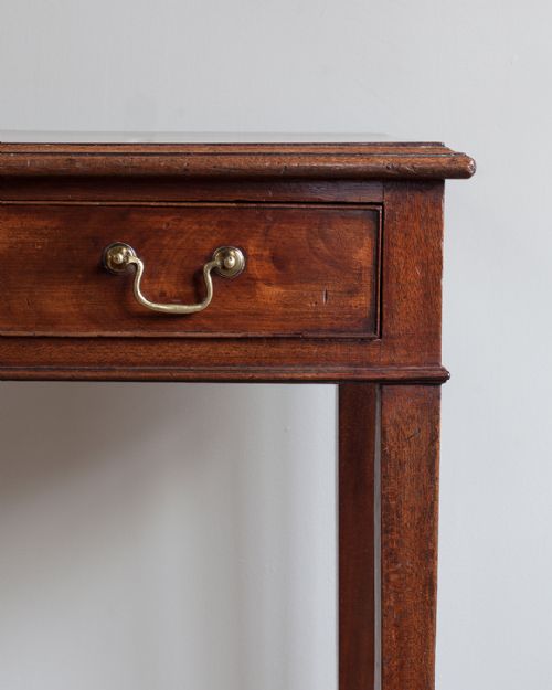 GEORGE III MAHOGANY SIDE TABLE OF GOOD COLOUR - ADDITIONAL PHOTO 5