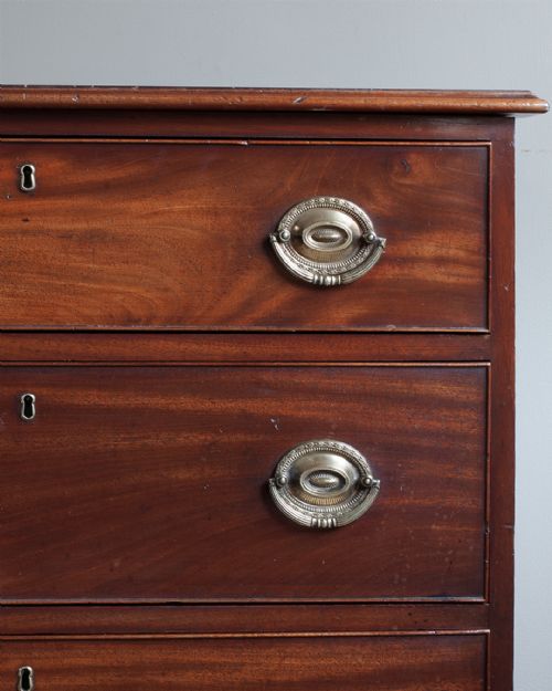 GEORGE III MAHOGANY CHEST OF DRAWERS - ADDITIONAL PHOTO 4