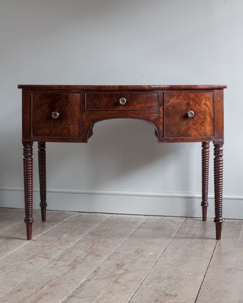 REGENCY MAHOGANY BOWFRONT DRESSING TABLE - ADDITIONAL PHOTO 1
