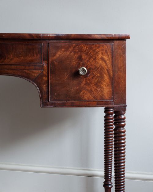 REGENCY MAHOGANY BOWFRONT DRESSING TABLE - ADDITIONAL PHOTO 4