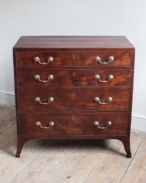 GEORGE III MAHOGANY CHEST OF DRAWERS - ADDITIONAL PHOTO 2