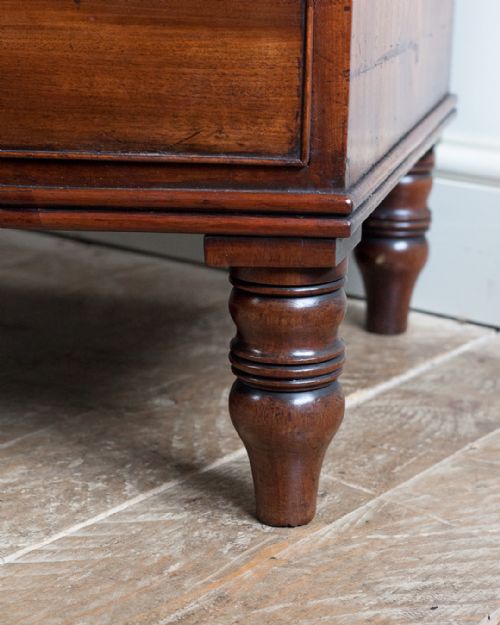 GEORGE IV MAHOGANY BOWFRONT CHEST OF DRAWERS - ADDITIONAL PHOTO 7