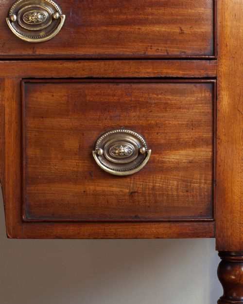 GEORGIAN MAHOGANY BOWFRONT DRESSING TABLE - ADDITIONAL PHOTO 4