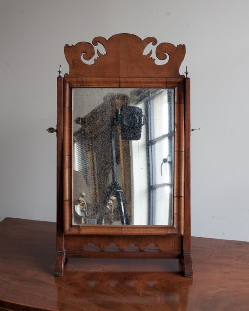 PRETTY LITTLE EARLY GEORGIAN WALNUT SWING MIRROR - ADDITIONAL PHOTO 2