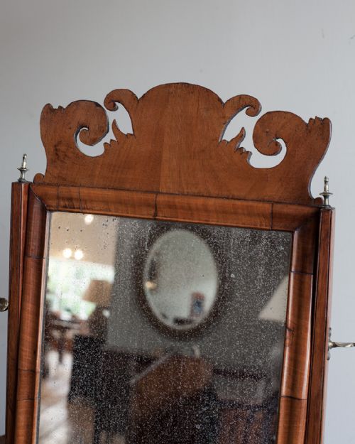 PRETTY LITTLE EARLY GEORGIAN WALNUT SWING MIRROR - ADDITIONAL PHOTO 4