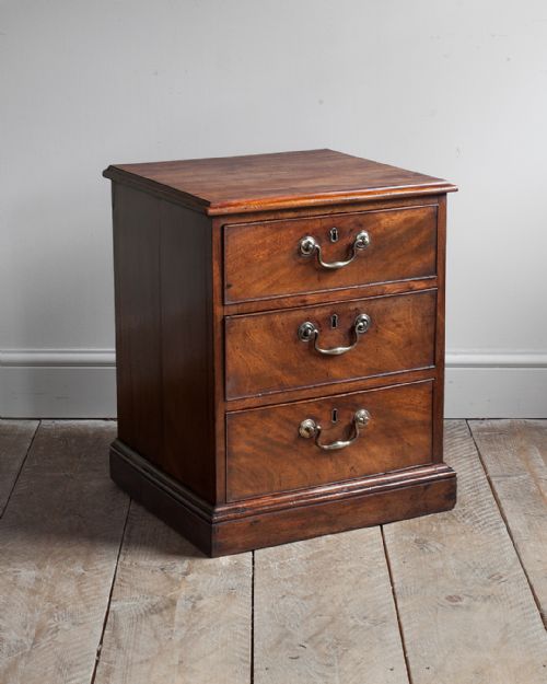 early 19th century mahogany bedside chest - CATEGORY: ANTIQUE CUPBOARDS - DATED 19TH CENTURY
