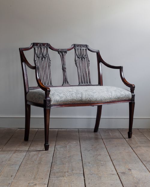 superb 19th century mahogany settee - CATEGORY: ANTIQUE SOFAS - DATED 19TH CENTURY