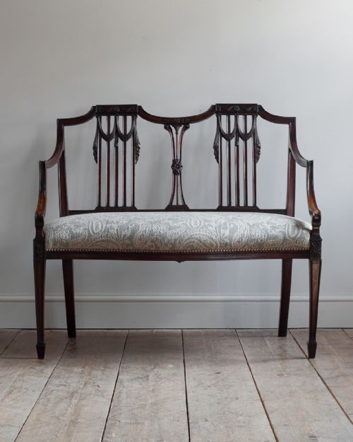 SUPERB 19TH CENTURY MAHOGANY SETTEE - ADDITIONAL PHOTO 1