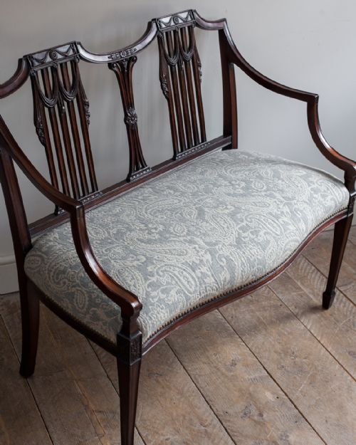 SUPERB 19TH CENTURY MAHOGANY SETTEE - ADDITIONAL PHOTO 2