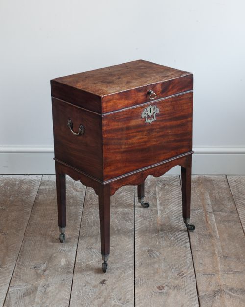 george iii mahogany cellaret - CATEGORY: ANTIQUE MISCELLANEOUS - DATED 18TH CENTURY