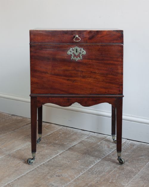 GEORGE III MAHOGANY CELLARET - ADDITIONAL PHOTO 1