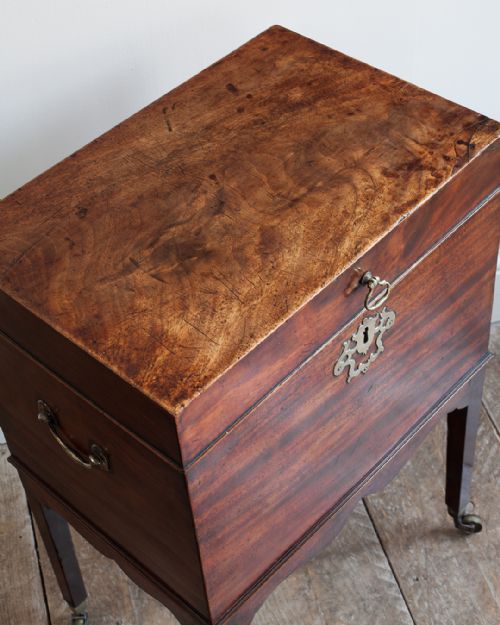 GEORGE III MAHOGANY CELLARET - ADDITIONAL PHOTO 2