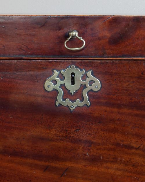 GEORGE III MAHOGANY CELLARET - ADDITIONAL PHOTO 3