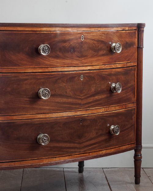 REGENCY MAHOGANY BOWFRONT CHEST OF DRAWERS - ADDITIONAL PHOTO 1