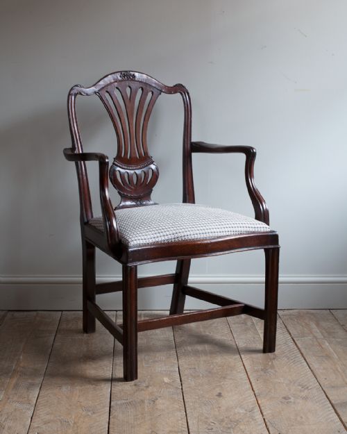 GOOD QUALITY GEORGE III MAHOGANY CARVER CHAIR - ADDITIONAL PHOTO 1