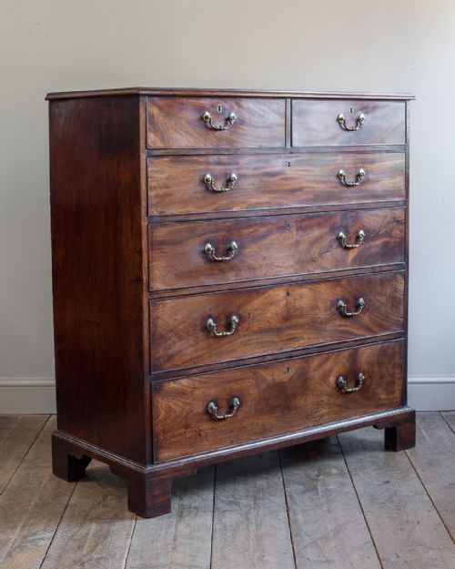 GEORGE III MAHOGANY CHEST OF DRAWERS - ADDITIONAL PHOTO 3